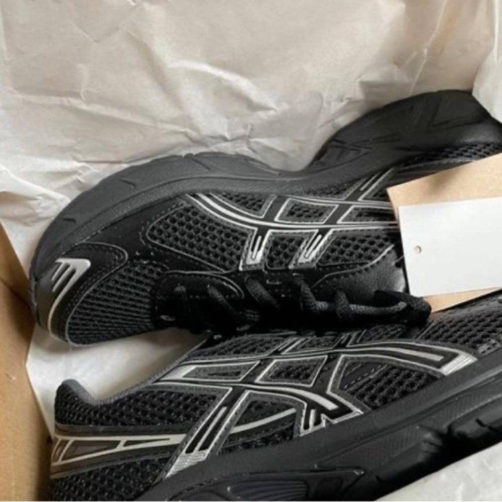 ASICS Men's Black and Gray Athletic Shoes